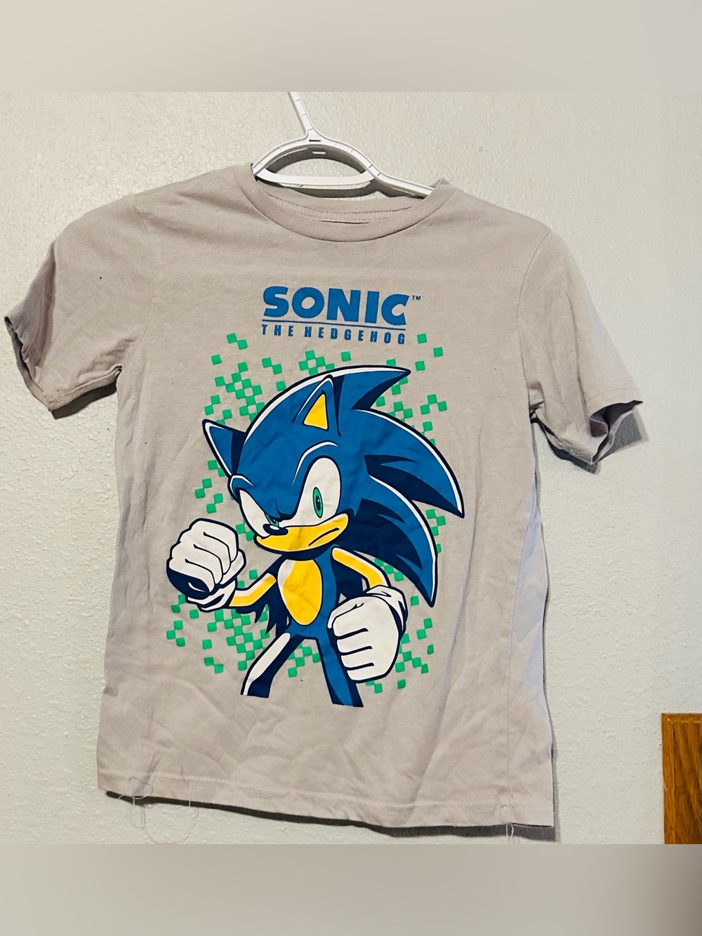 Sonic the Hedgehog Boys' size MEDIUM (8) Gray Graphic Tee